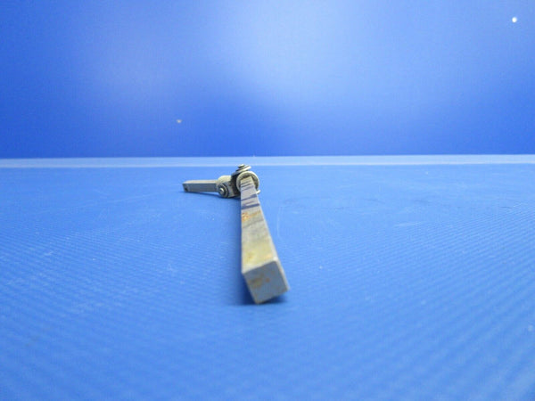 Cessna 172 Fuel Selector valve Shaft Assy P/N 0511157-14 (0224-1117)