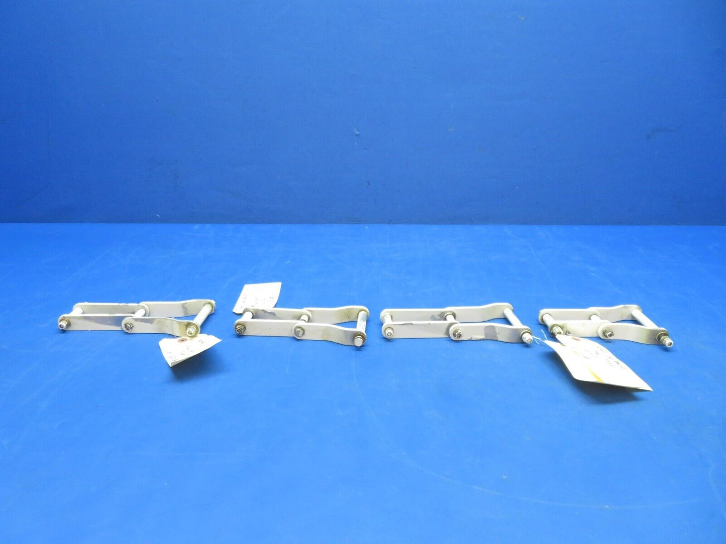 Cessna 310 / 310Q Right Wing Flap Scissors Assy P/N 0862101 LOT (0923-697)