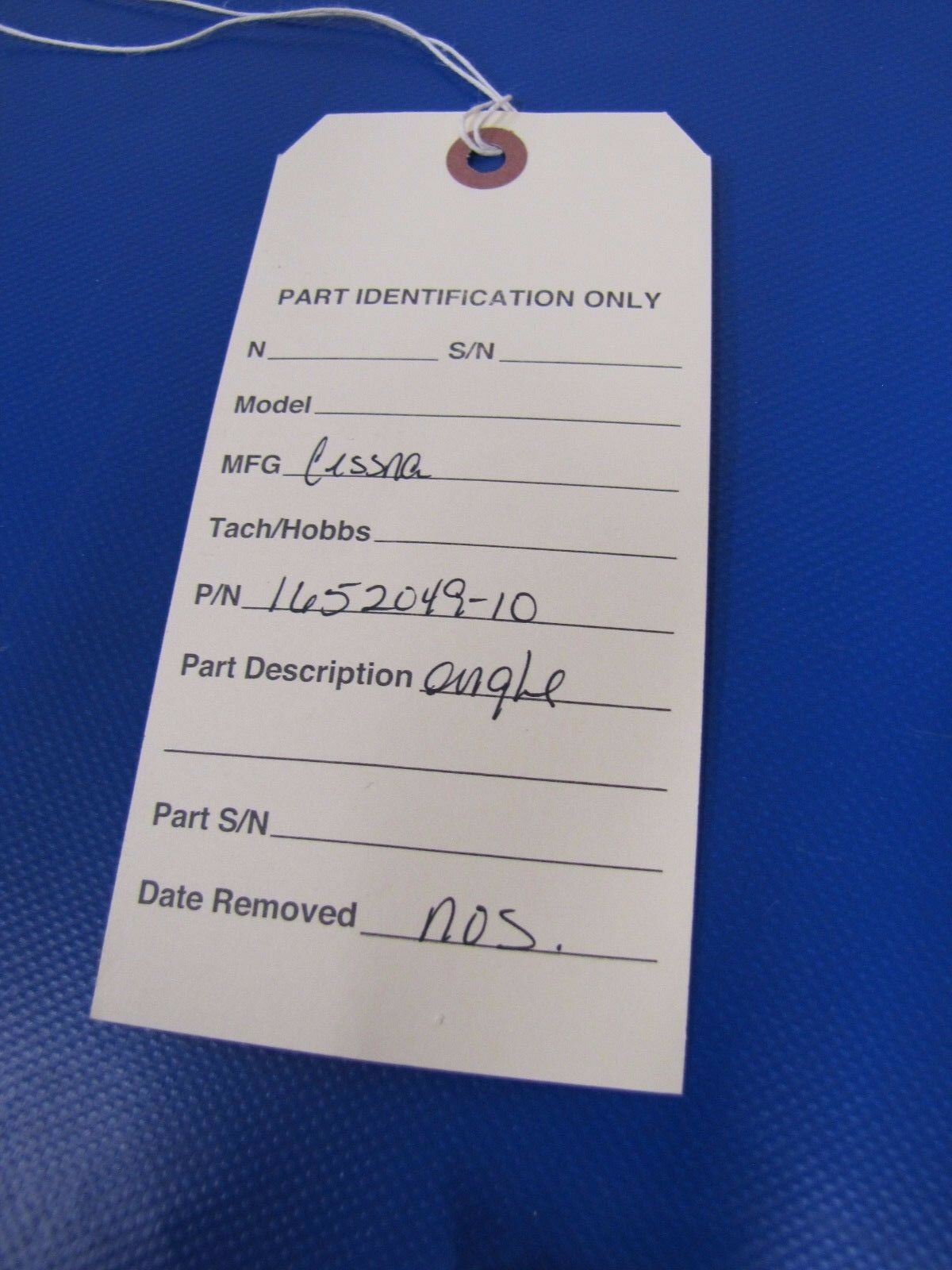 Cessna Angle P/N 1652049-10 (0317-152)