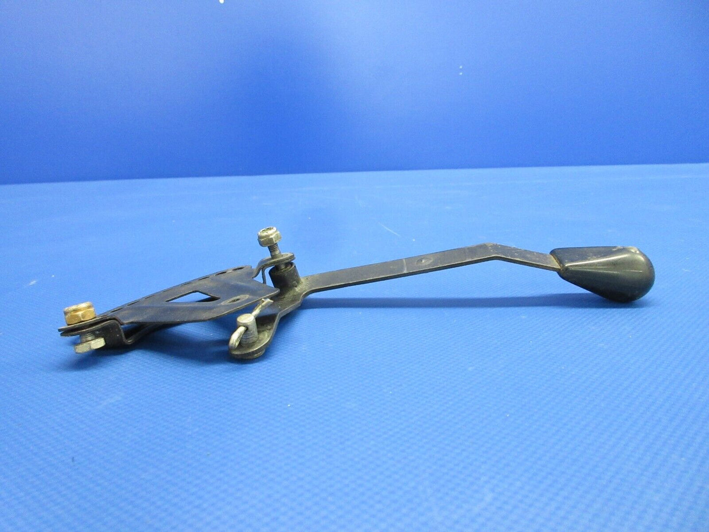 Cessna 210 Cowl Flap Lever Assy P/N 2113253-1 (0124-1424)