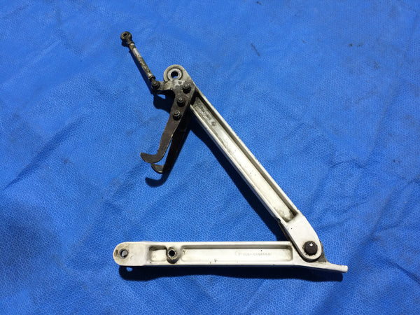 Cessna 310 Main Landing Gear Link Assy P/N 0841103-497 & 0841102-497 (0416-13)