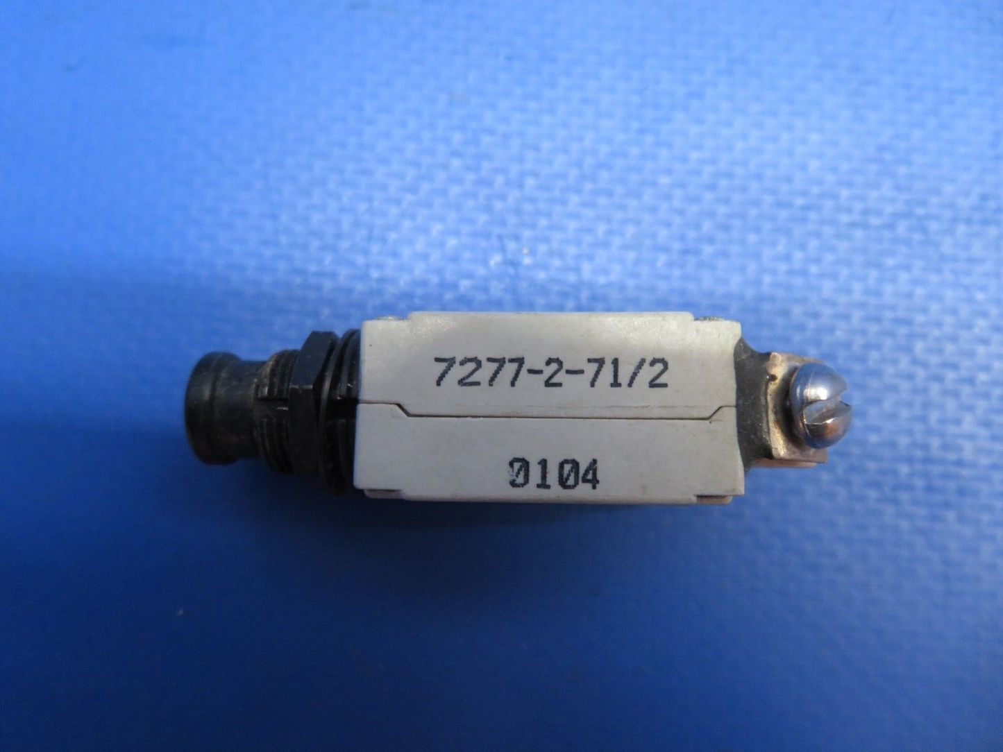Klixon Circuit Breakers & Toggle Switch LOT OF 4 P/N MS35058-22 (0423-316)