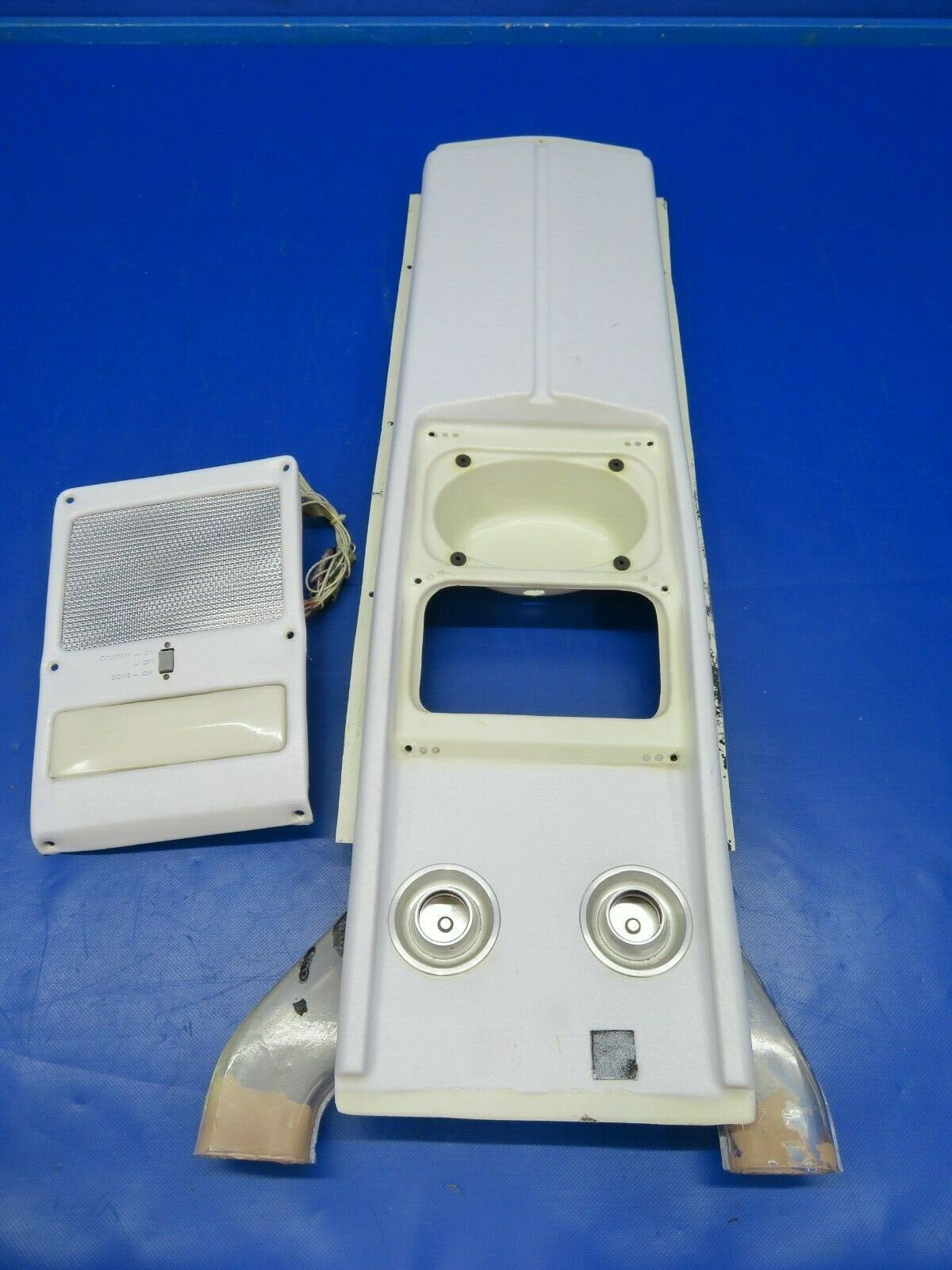 Beech Baron 58P Overhead Console w/ Light Assy 102-530060-7 (0320-449)