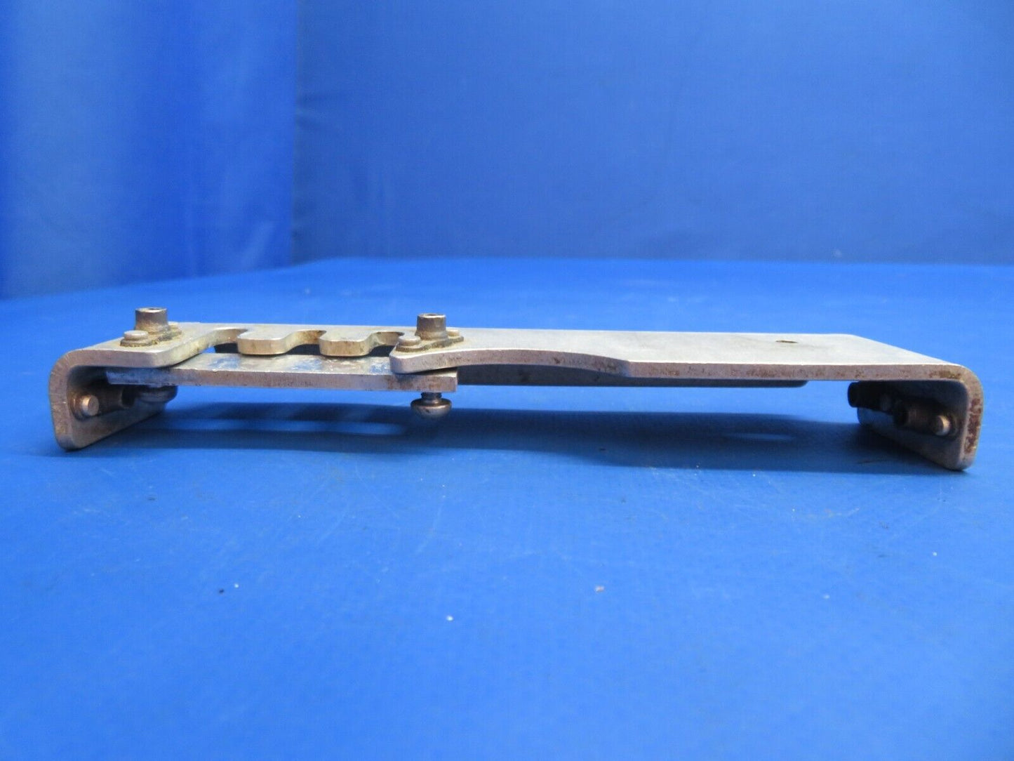 Piper PA-28-180 Cherokee Bracket Assy Engine Controls P/N 67224-00 (0323-752)