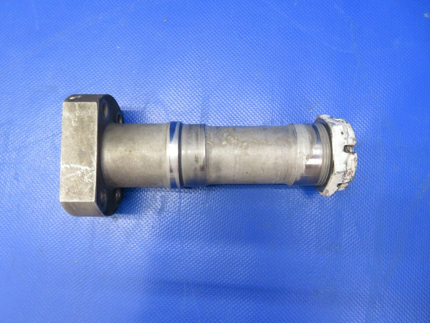 Cessna 170 Main Gear Axle w/ Nut Steel P/N 0441140 (0721-863)