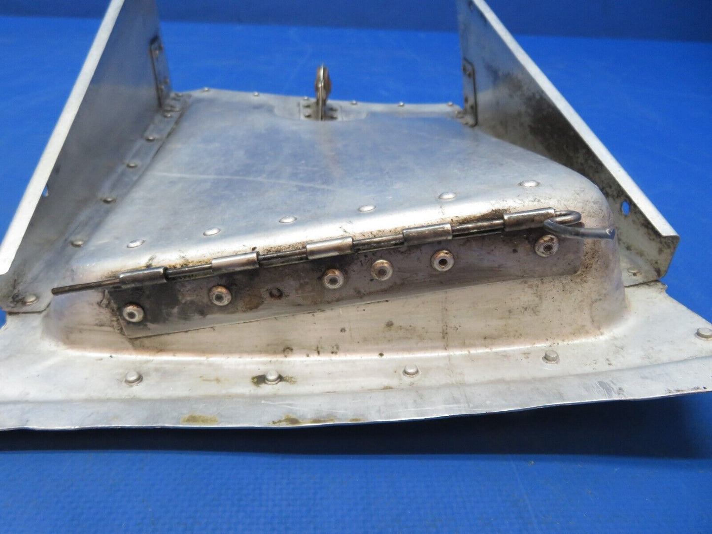 Cessna 182D / 182 LH Cowl Flap Assy P/N 0752014-1 (0923-576)