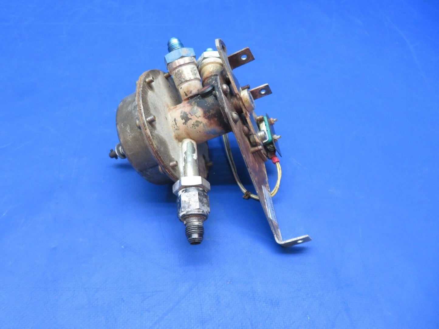 Cessna 310 / 310Q Airborne Fuel Valve P/N 1H13-13 (0923-334)