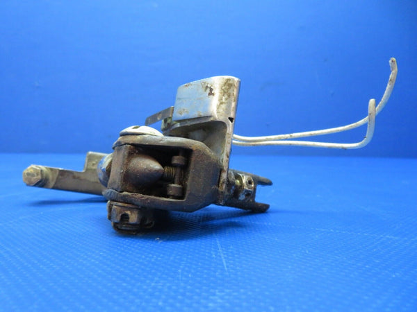 Cessna 337 / 337E LH Main Gear Downlock Lock Assy P/N 1541007-1 (1223-318)