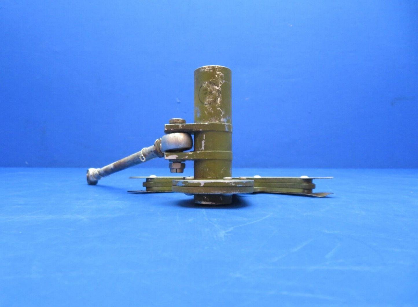 Cessna 310 / 310Q RH Aileron Bellcrank w/ Push-Pull Rod P/N 5025000-4 (0823-746)