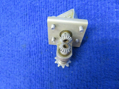 1956 Cessna Sprocket Gear w/ Chain & Guard Aileron Trim P/N 0861100-5 (0422-513)