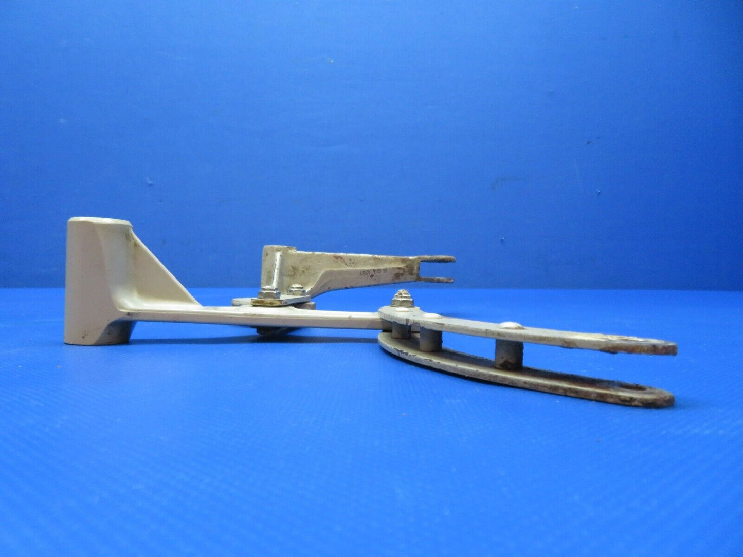 Early Cessna 310 / 310B Idler Arm Bellcrank MG LH P/N 0841106-1 (1223-220)