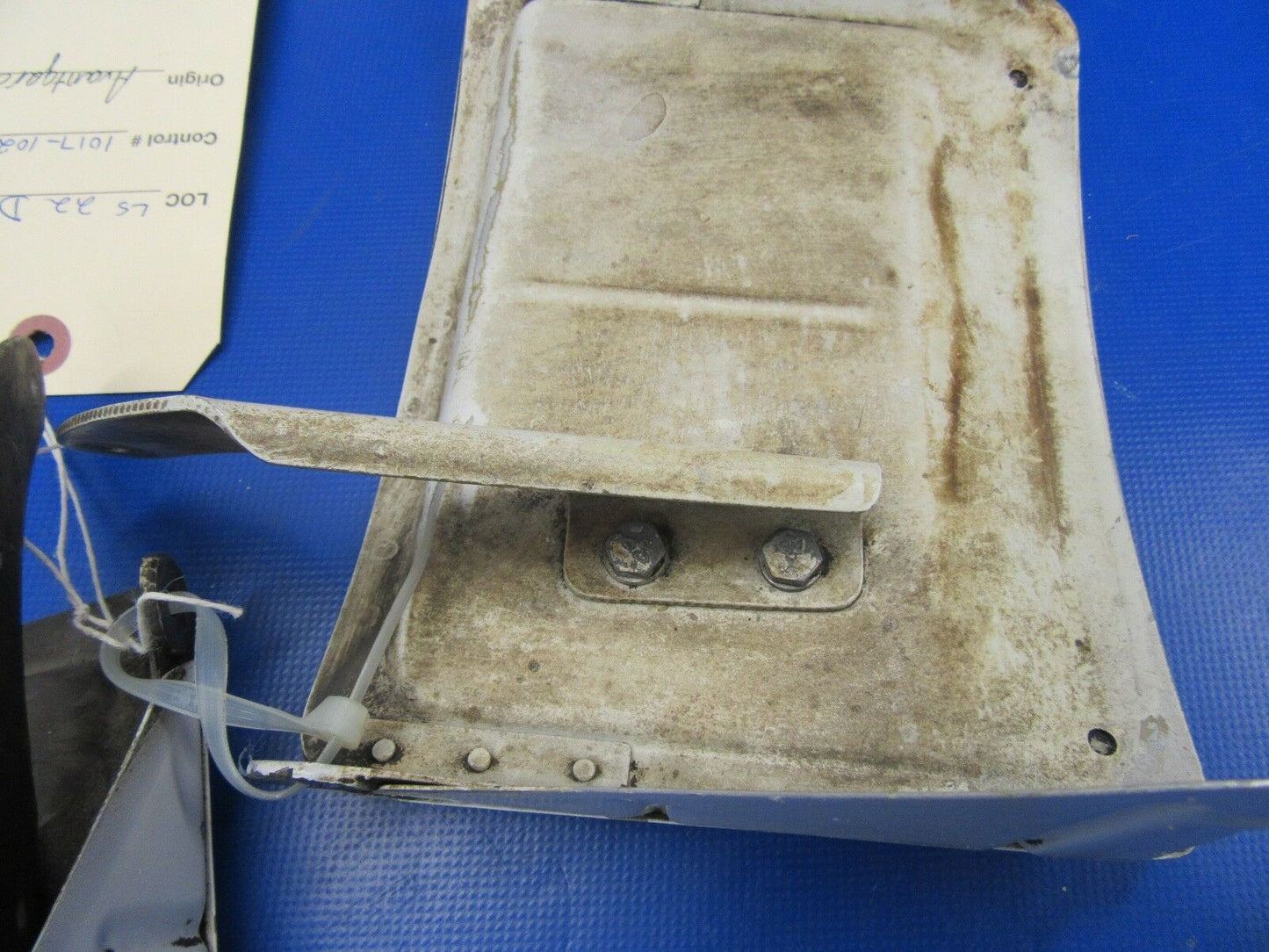 Piper PA-23-250 Cowl Flaps RH Engine P/N 31294-001 (1017-102)