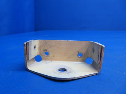 Cessna 182 Bracket Hinge Middle P/N 0732100-4 (1122-664)