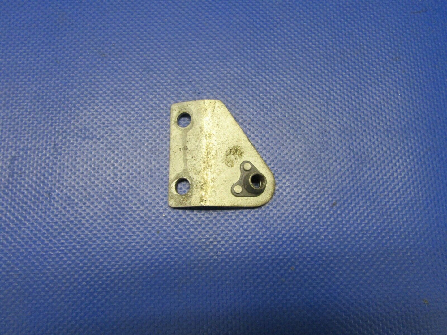 Cessna 210 / T210N Seat Belt Fitting RH OTBD P/N 2011028-8 (0321-449)