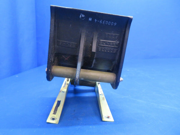 Piper Aerostar 602P Co-Pilot LH & RH Rudder Pedal Assy P/N 600039-01 (0123-701)