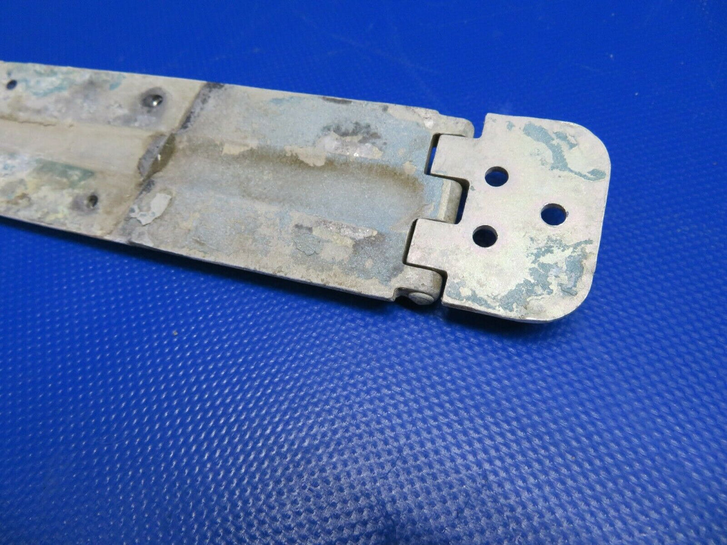 1960 Cessna 210 Upper Hinge RH Door P/N 0711037-12 (0321-138)