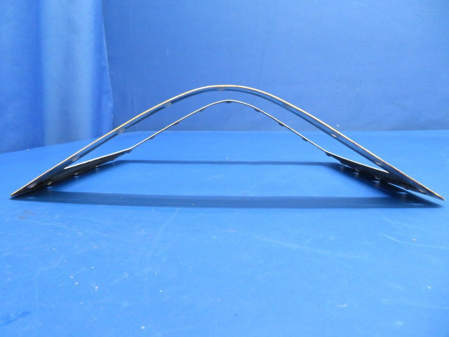 Beech C-35 Bonanza Wing Landing Light Frame w/ Lens P/N 35-115210-10 (1122-882)