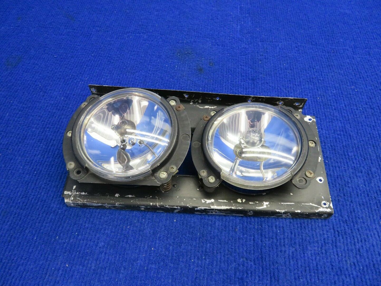 Cessna 210 Dual Landing Light Assy w Bulbs (0322-480)
