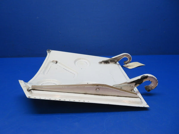 Cessna 401 / 401A RH INBD Main Gear Door Assy P/N 0826002-201 (1223-350)