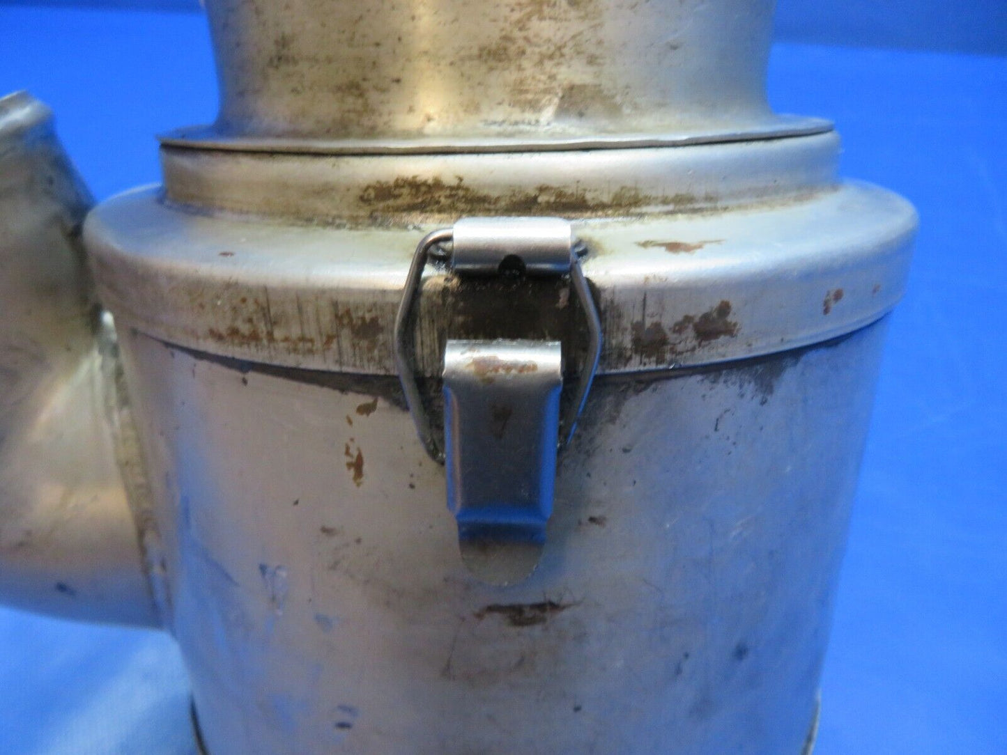 Cessna 401 / 401A LH Air Induction Canister Assy w/ Cap PN 0850344-57 (0124-119)