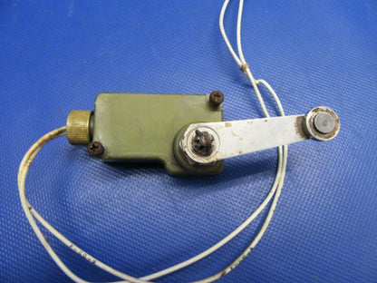 Cessna 210 Switch Gear Uplock / Limit Switch P/N 1VA49 (0721-514)