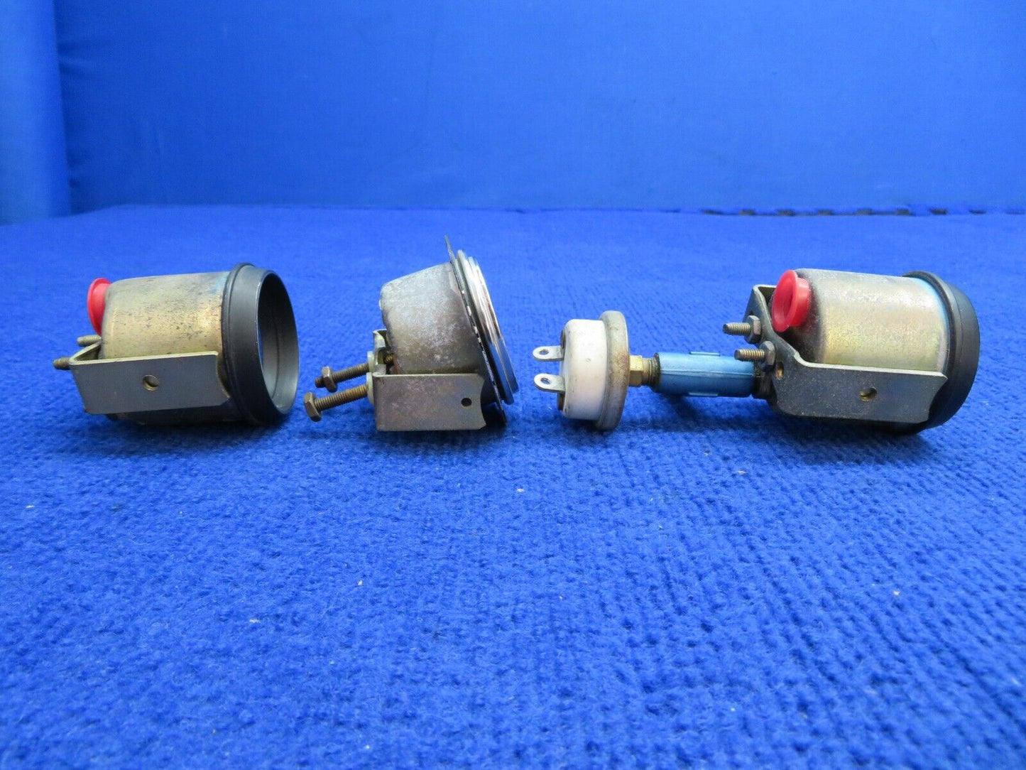 Lake LA-4-200 Turbo Stewart Warner Gauges LOT OF 6 P/N 823697, 823835 (0622-778)