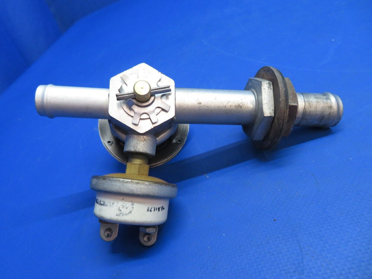 Piper PA-34-200T Seneca Airborne Vacuum Regulator Valve P/N 2H30-16 (0223-897)