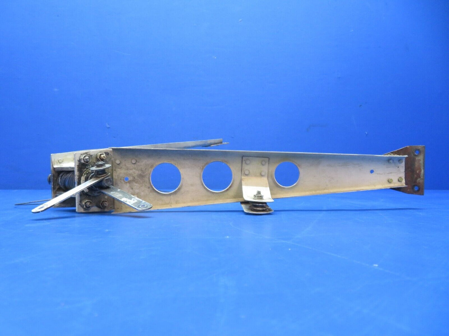 Piper PA-28-140 Stabilator Trim Bracket Assy P/N 63530-00 (1123-145)