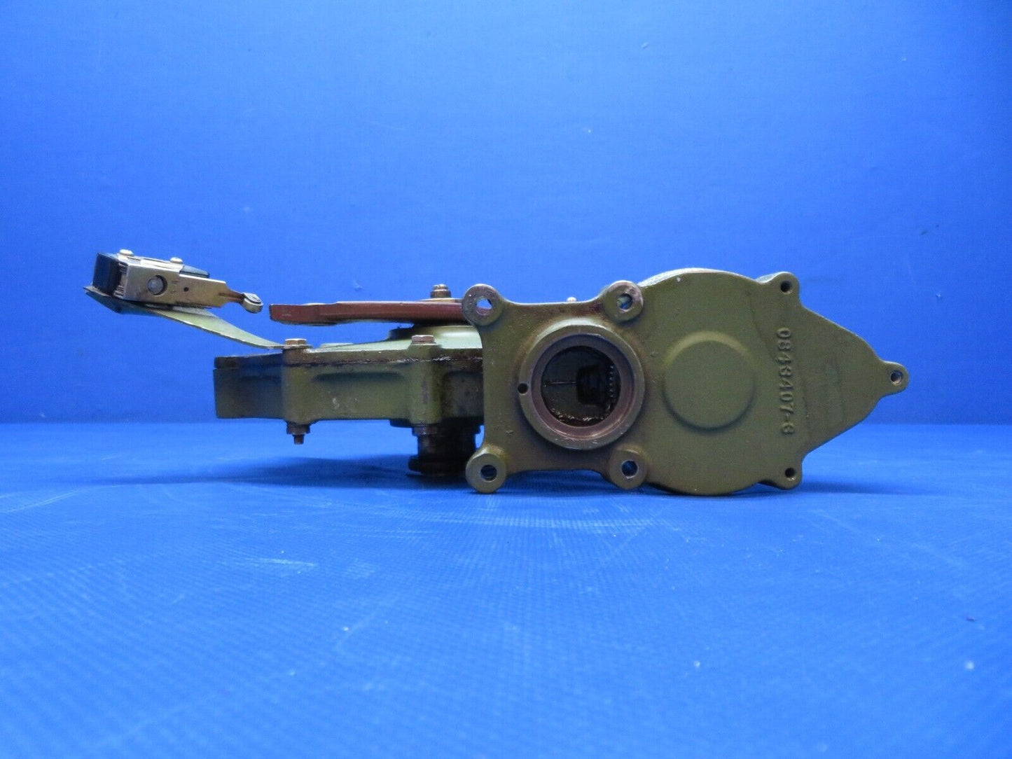 Cessna 401 / 401A Actuator Gear Box Assy Landing Gear P/N 0894000-11 (0124-118)
