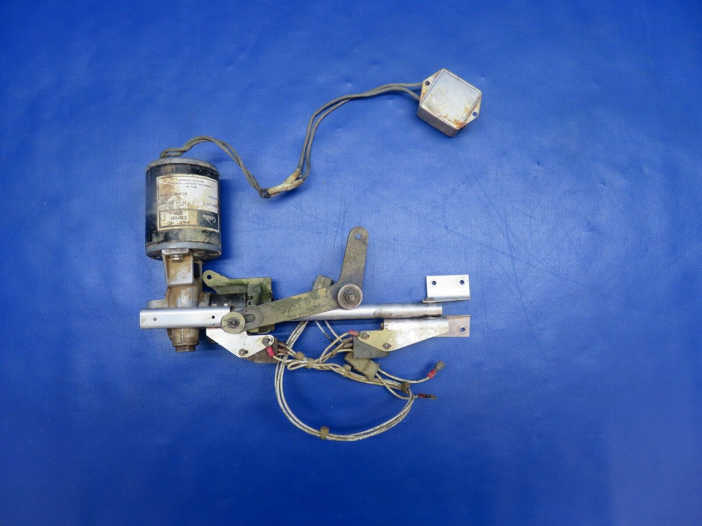 Cessna Flap Actuator w/ Motor 14V P/N C301001-0206 CORE (0124-1128)