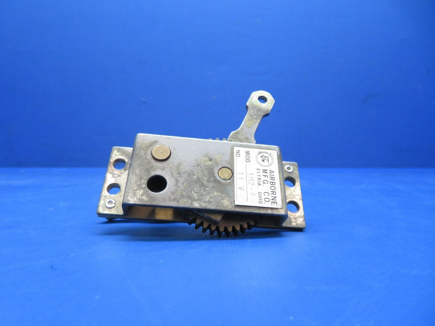 Cessna 310 / 310Q Airborne RH Fuel Selector Valve Gear Box  P/N 1M2-4 (0823-621)