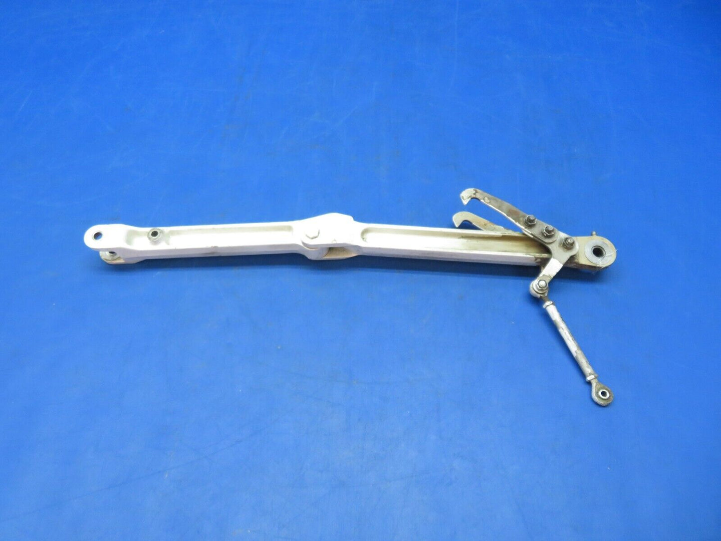 Cessna 310 / 310I RH Link Assy Upper & Lower MG Retract P/N 0841102-4 (1023-135)