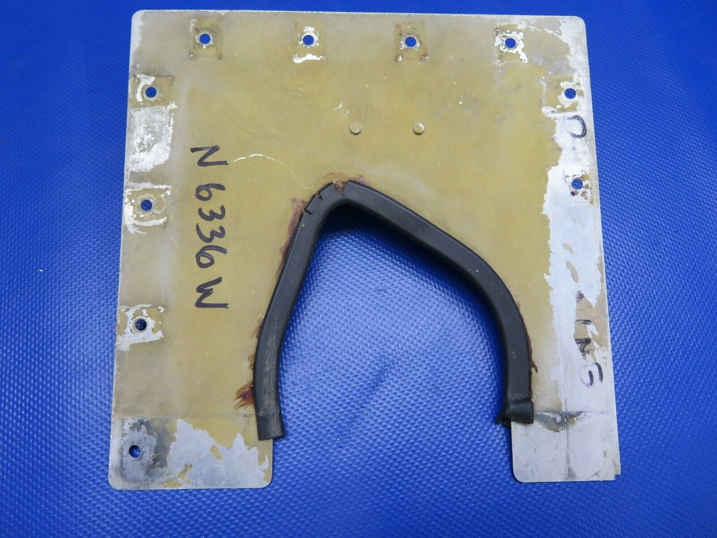 Piper PA-28-140 Plate Fairing w/ Clip RH P/N 63339-01, 63340-00 (1220-408)