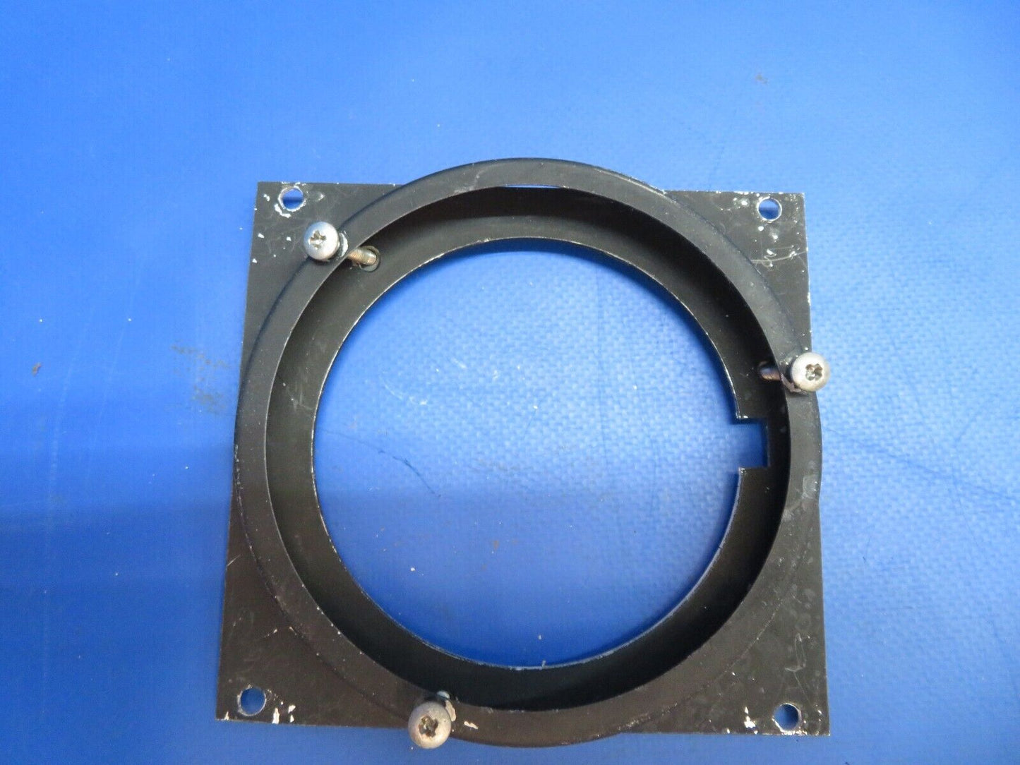 Beech C-35 Bonanza Wing Landing Light Frame w/ Lens P/N 35-115210-10 (1122-882)