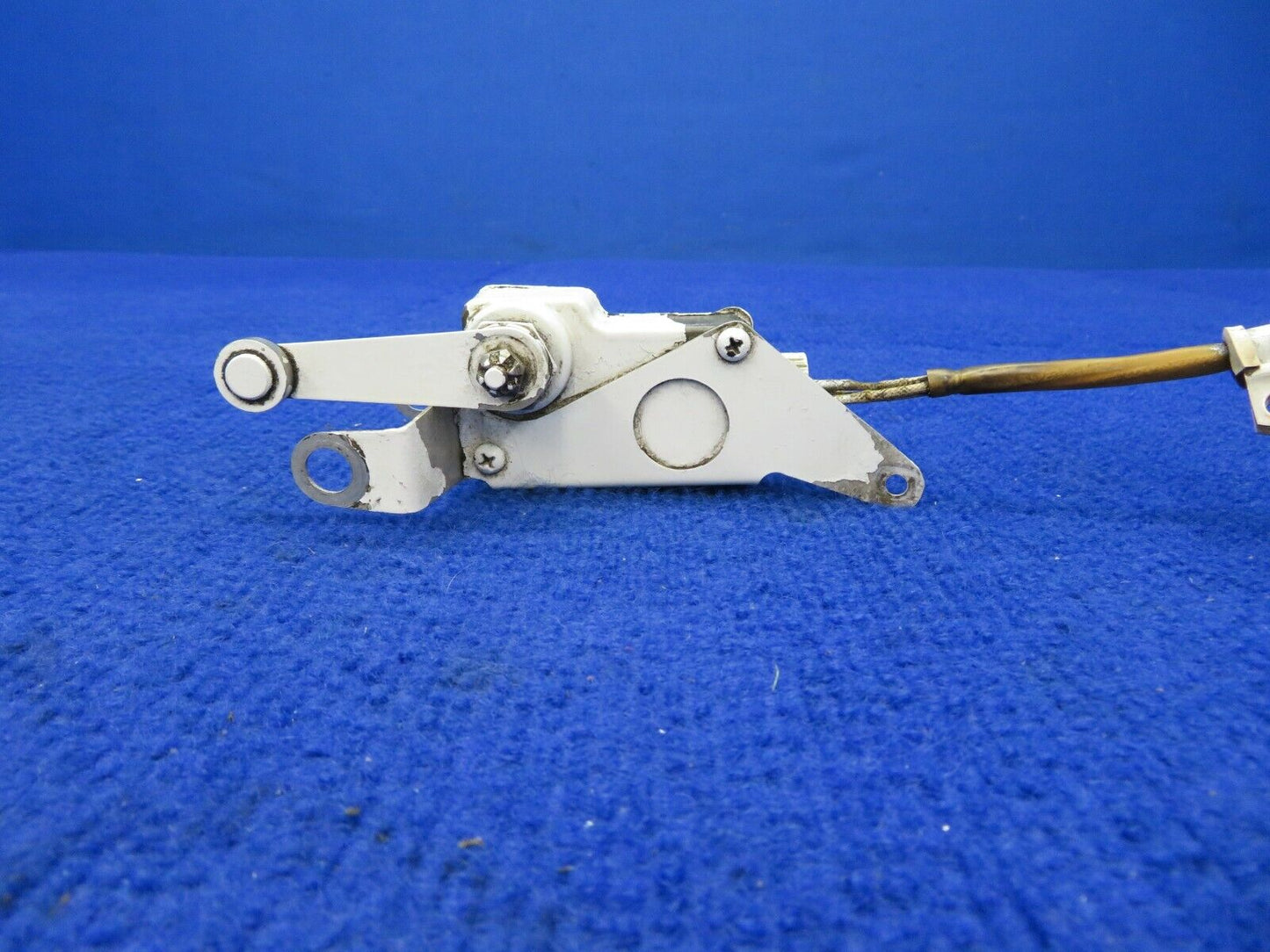 1956 Cessna 310 Main Gear Micro Switch Bracket P/N 0841000-14, 1VA20 (0522-336)