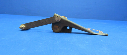 Piper PA-25 Latch Assy AFT Distributor Attachment P/N 61779-00 NOS (0523-129)