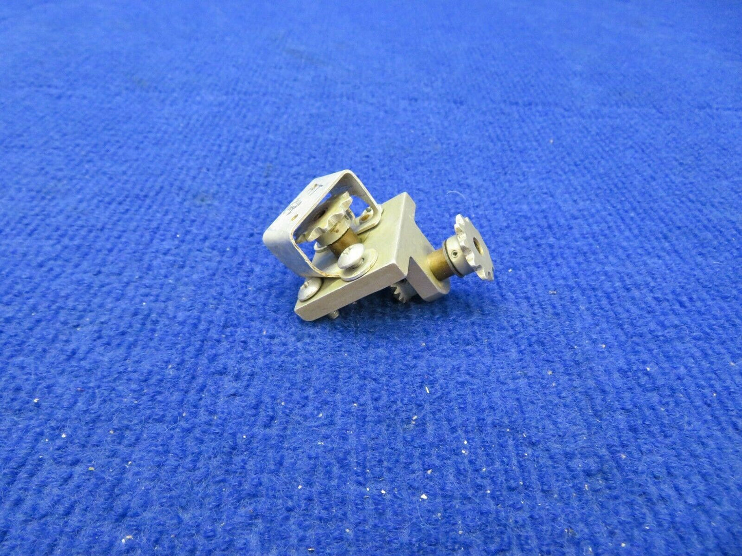 1956 Cessna Sprocket Gear w/ Chain & Guard Aileron Trim P/N 0861100-5 (0422-513)