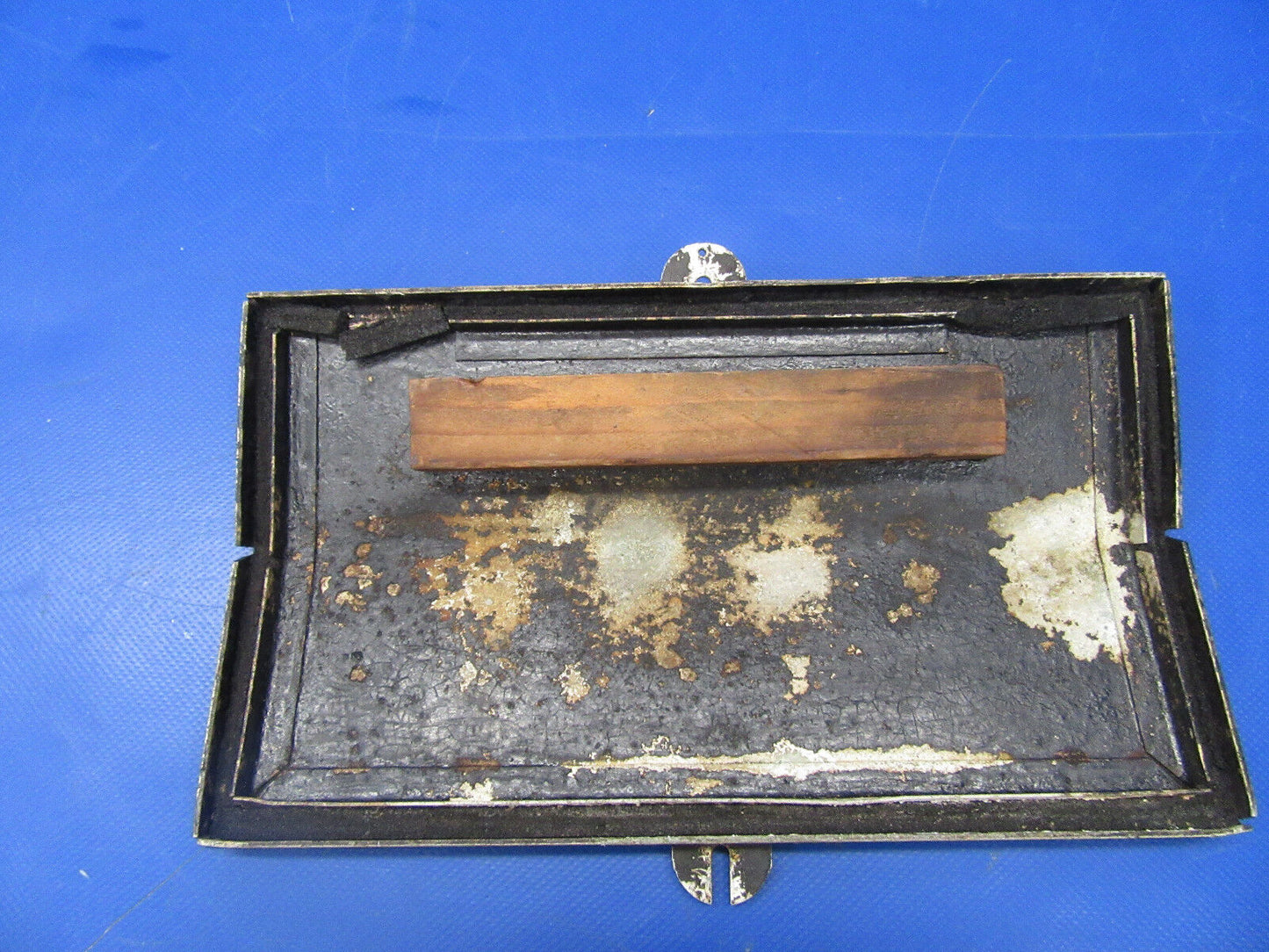 Piper 12 Volt Battery Box Lid (0518-166)