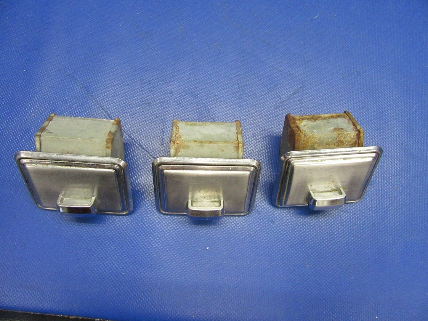 Beech Baron 95-B55 Ash Tray P/N 2A20580 LOT OF 3 (1121-356)