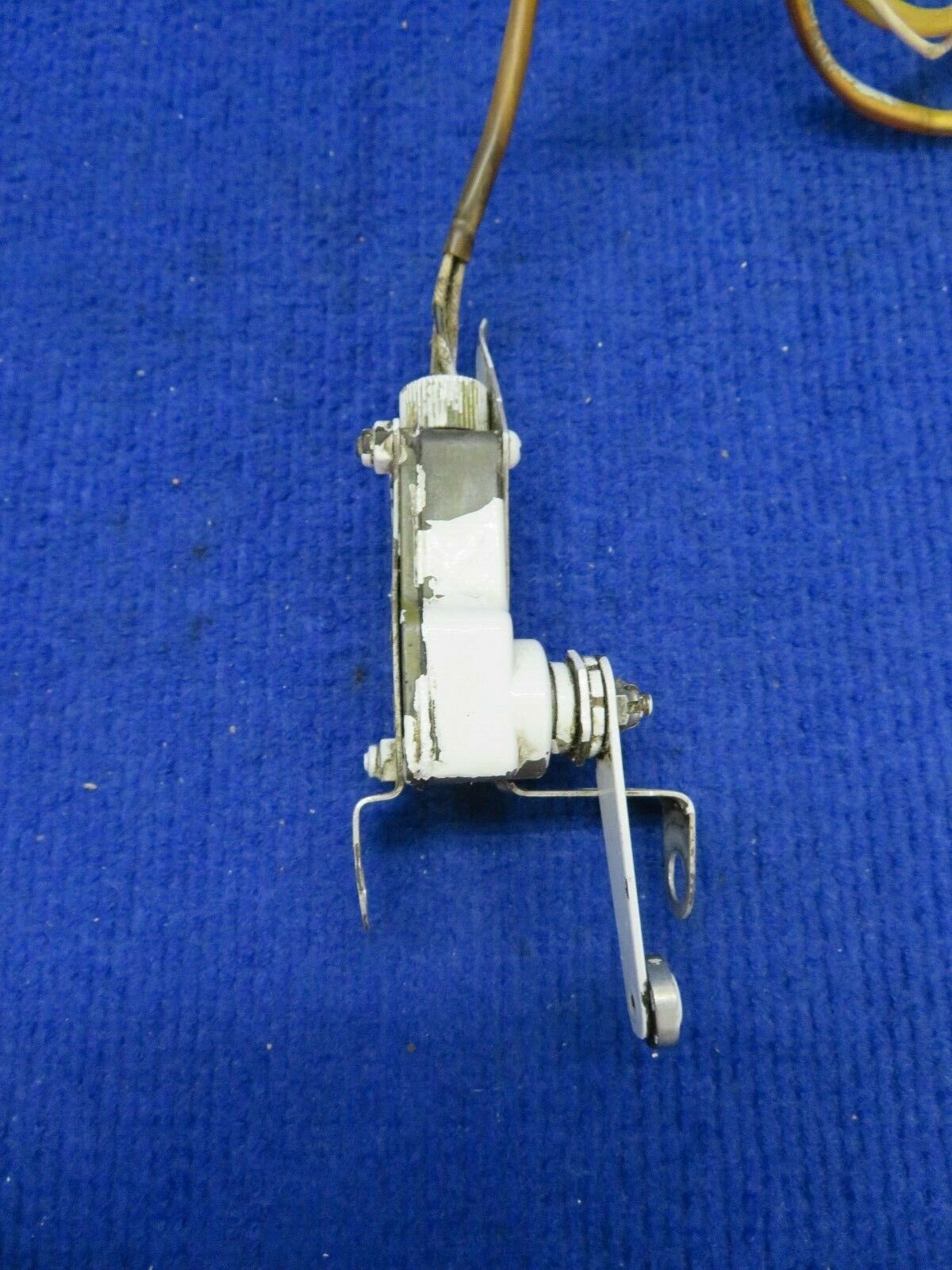1956 Cessna 310 Main Gear Micro Switch Bracket P/N 0841000-14, 1VA20 (0522-336)