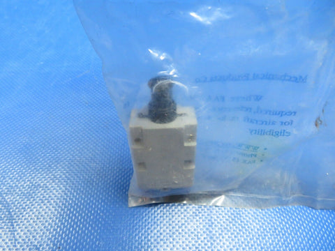 Mechanical Products 15 amp Circuit Breaker P/N 700-070-15 NOS (0224-225)
