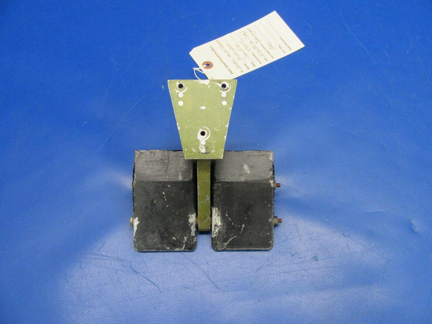 Piper PA-34-200T Seneca II Bobweight Assy P/N 37638-06, 37638-006 (1119-188)