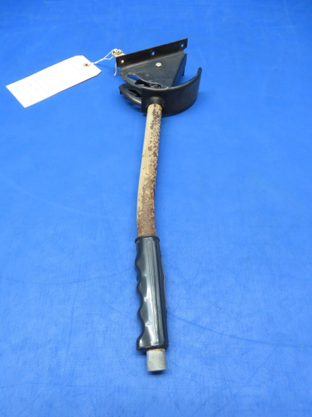 Piper PA-28-140 Handle Assy Flap Lever P/N 63782-00 (1023-576)