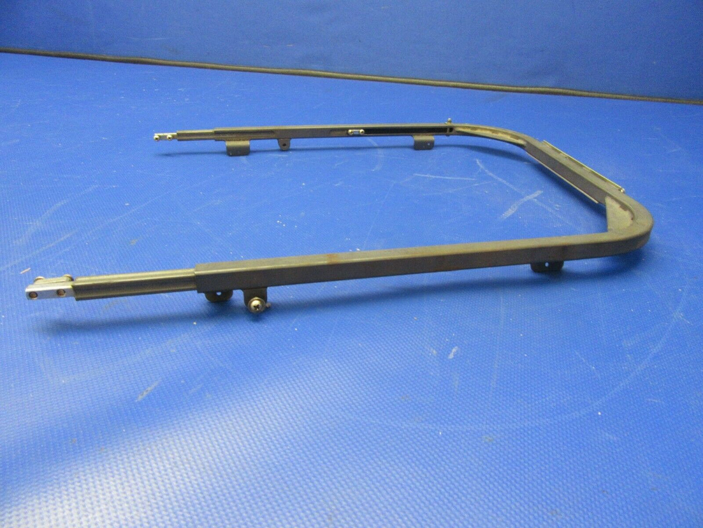 Cessna P210N Sliding Window Frame w / Hardware 2117148-21 (0421-655)