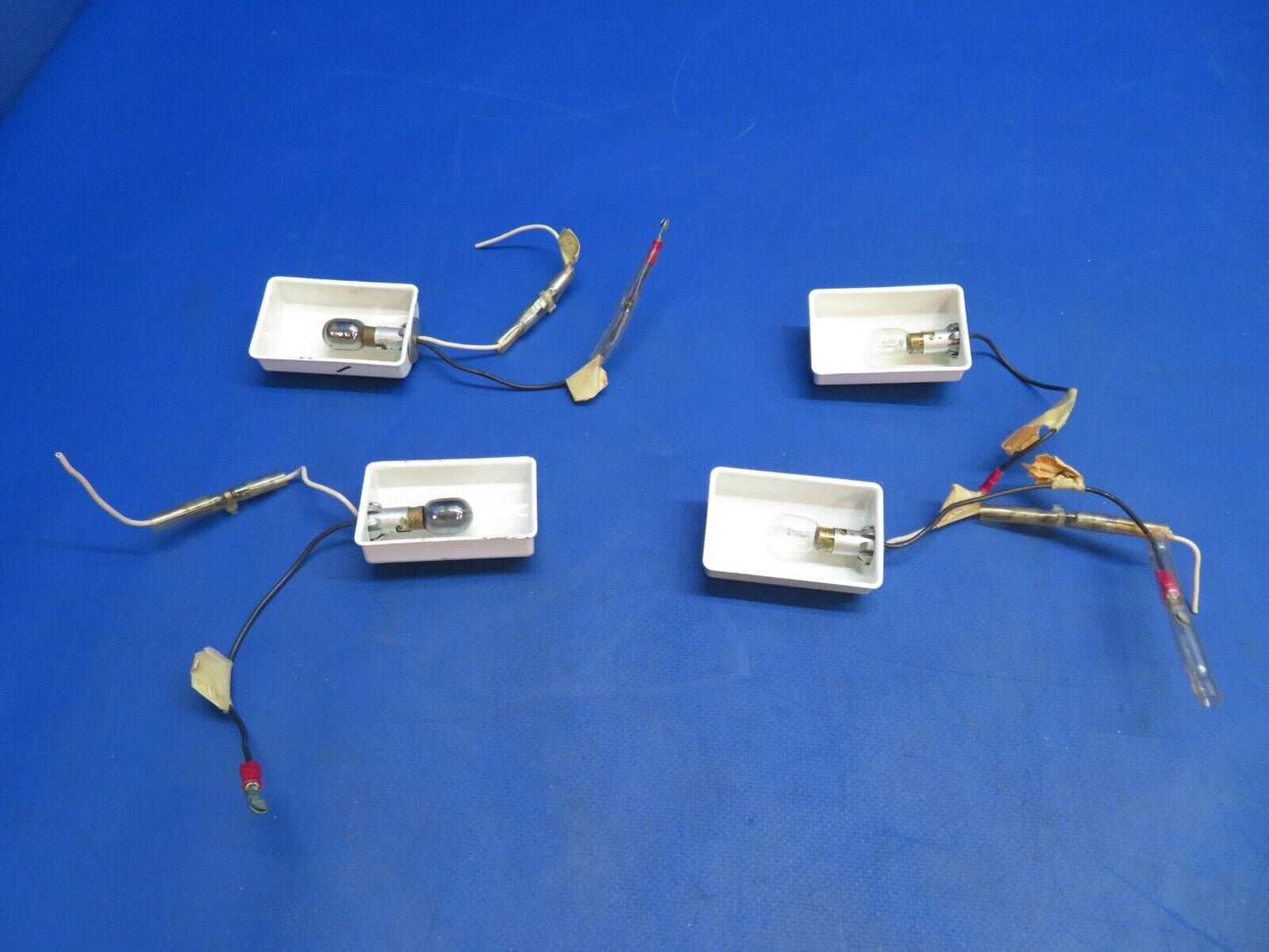 Aerostar 602P Overhead Cabin Light w/ Switch P/N 700009-15 LOT OF 4 (0123-940)