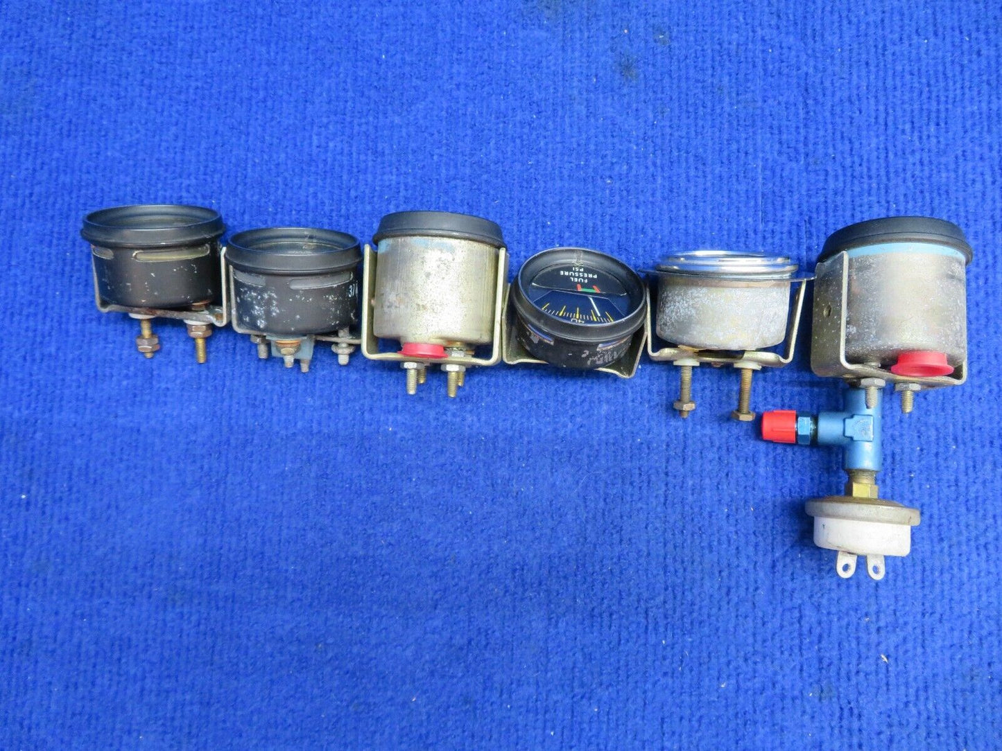 Lake LA-4-200 Turbo Stewart Warner Gauges LOT OF 6 P/N 823697, 823835 (0622-778)