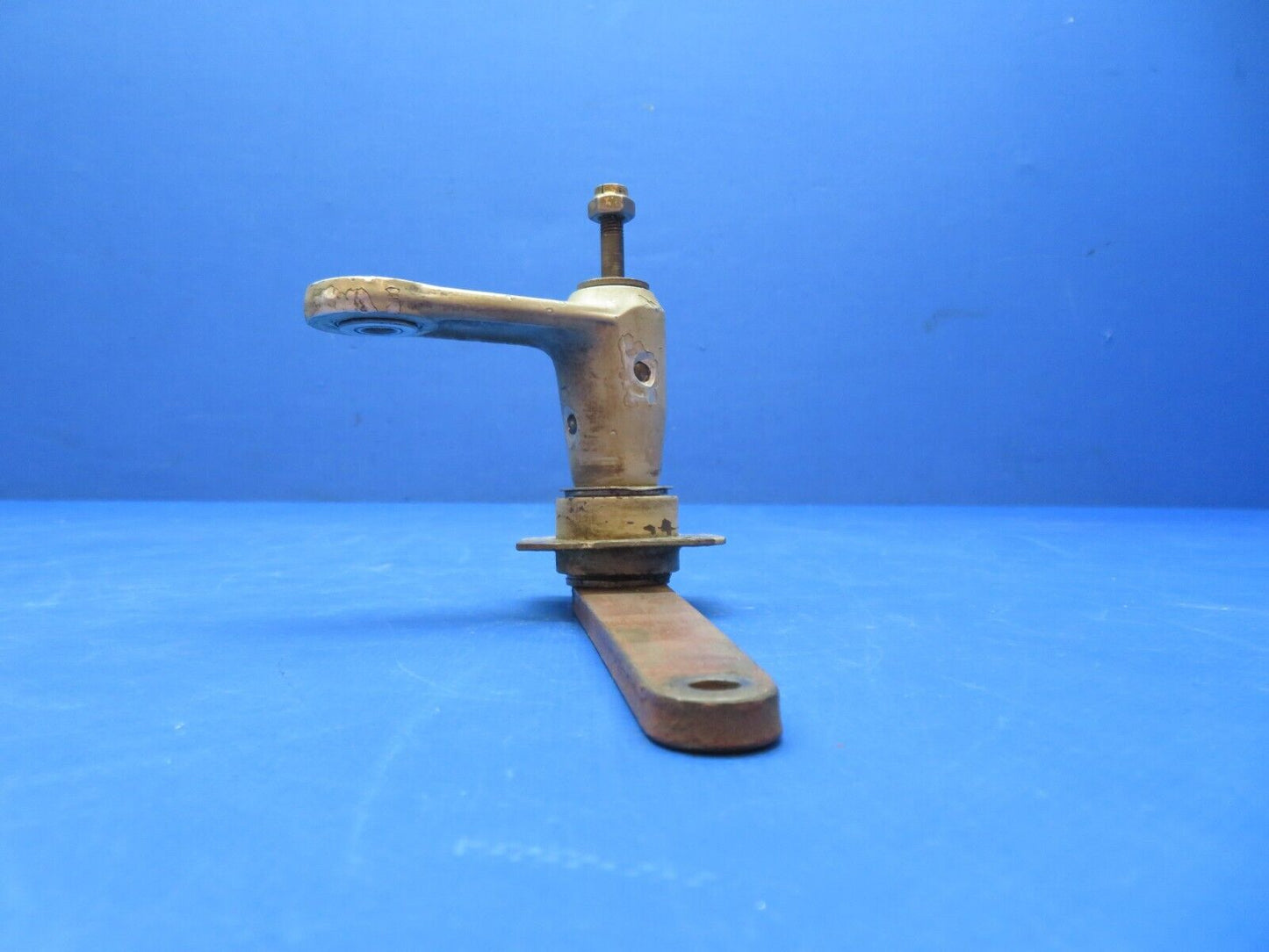 Cessna 310 / 310Q Crank Assy RH Main Gear Door Actuator P/N 5045001-8 (0823-756)