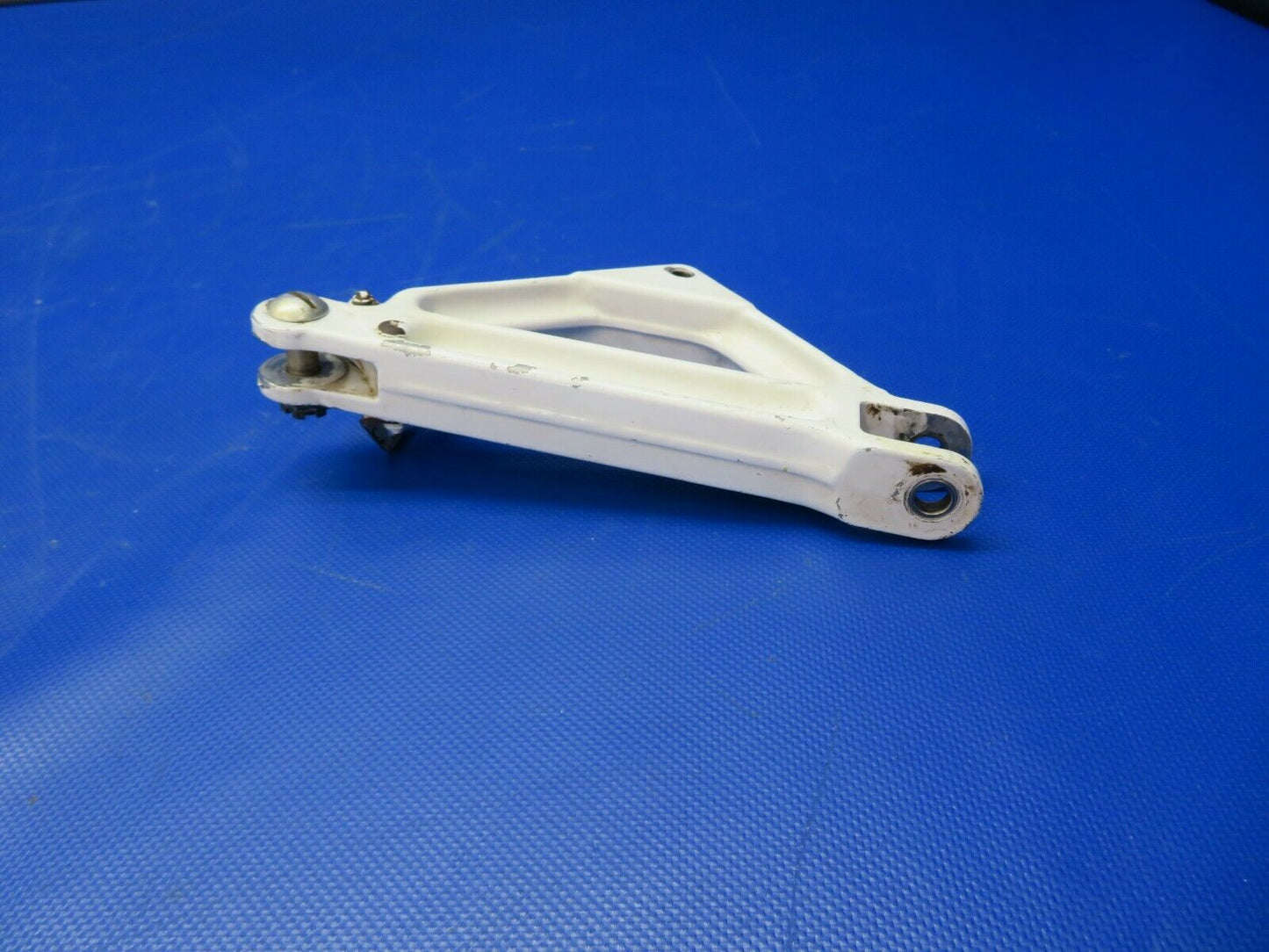 Piper PA-24-250 Comanche Link Main Gear Side Brace RH P/N 20767-000 (1121-107)