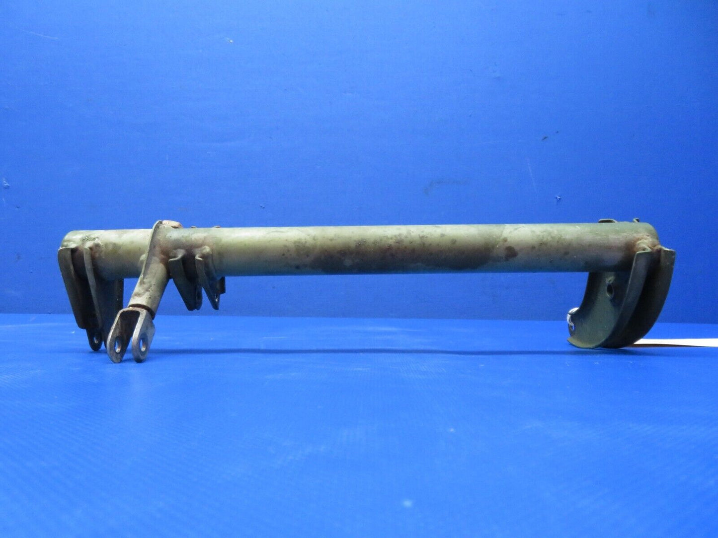 Early Cessna 310 / 310B RH MG Torque Tube Retract P/N 0843510-16 (1223-225)