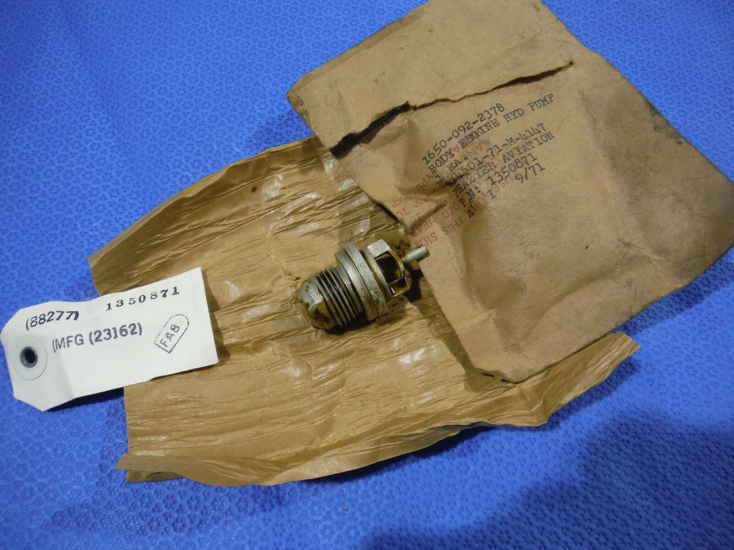 Frazier/Boeing Hydraulic Valve, Bulkhead Hose Fitting    P/N 1350871  (815-84)